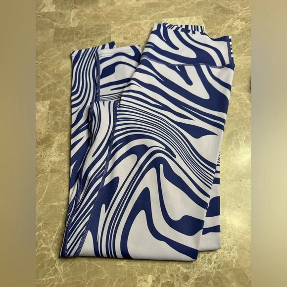 Balance Athletica Vitality Ascend High Waist Leggings Chrysalis Swirl Purple - Picture 3 of 5